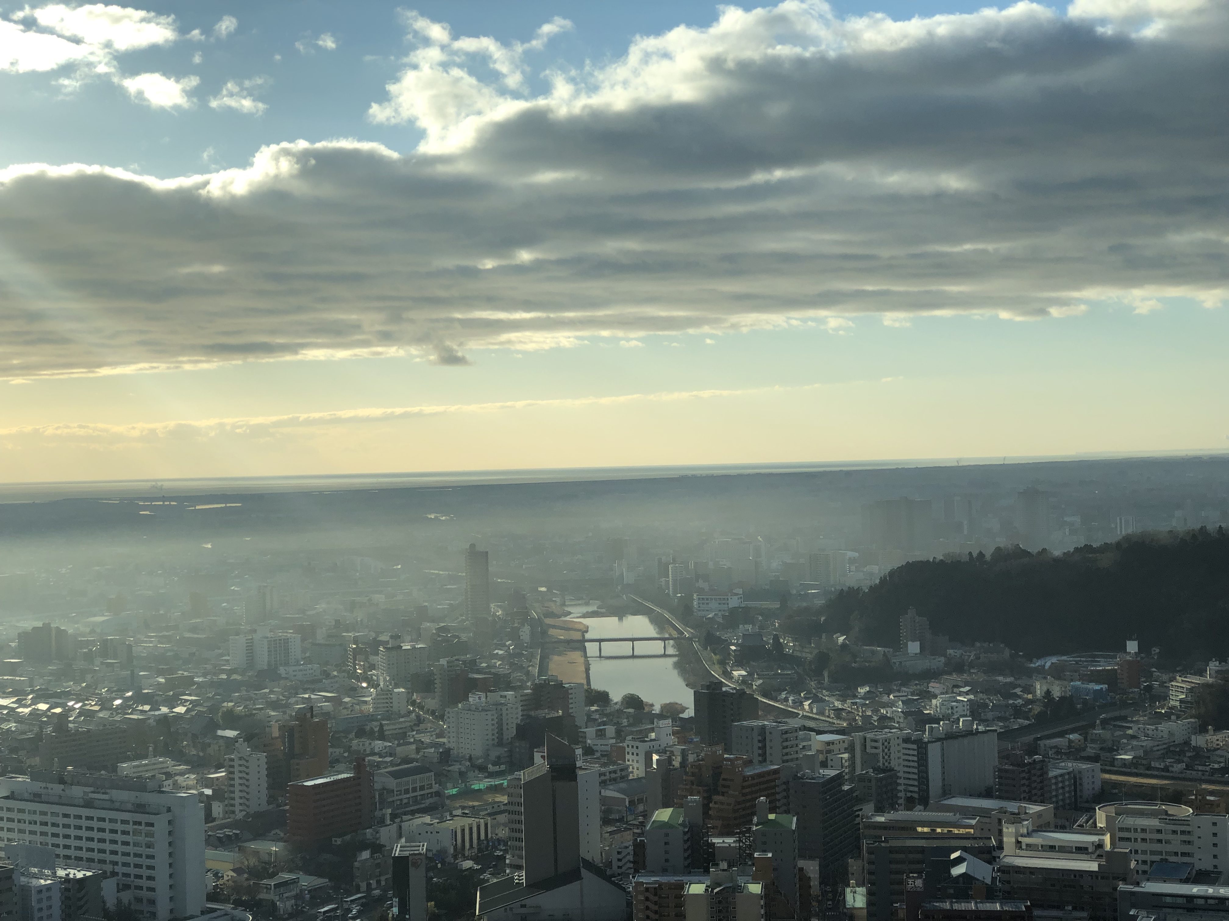 ウエスティンホテルから下界の朝靄