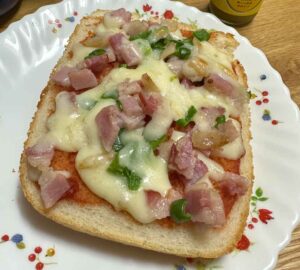 米粉パンのピザトースト